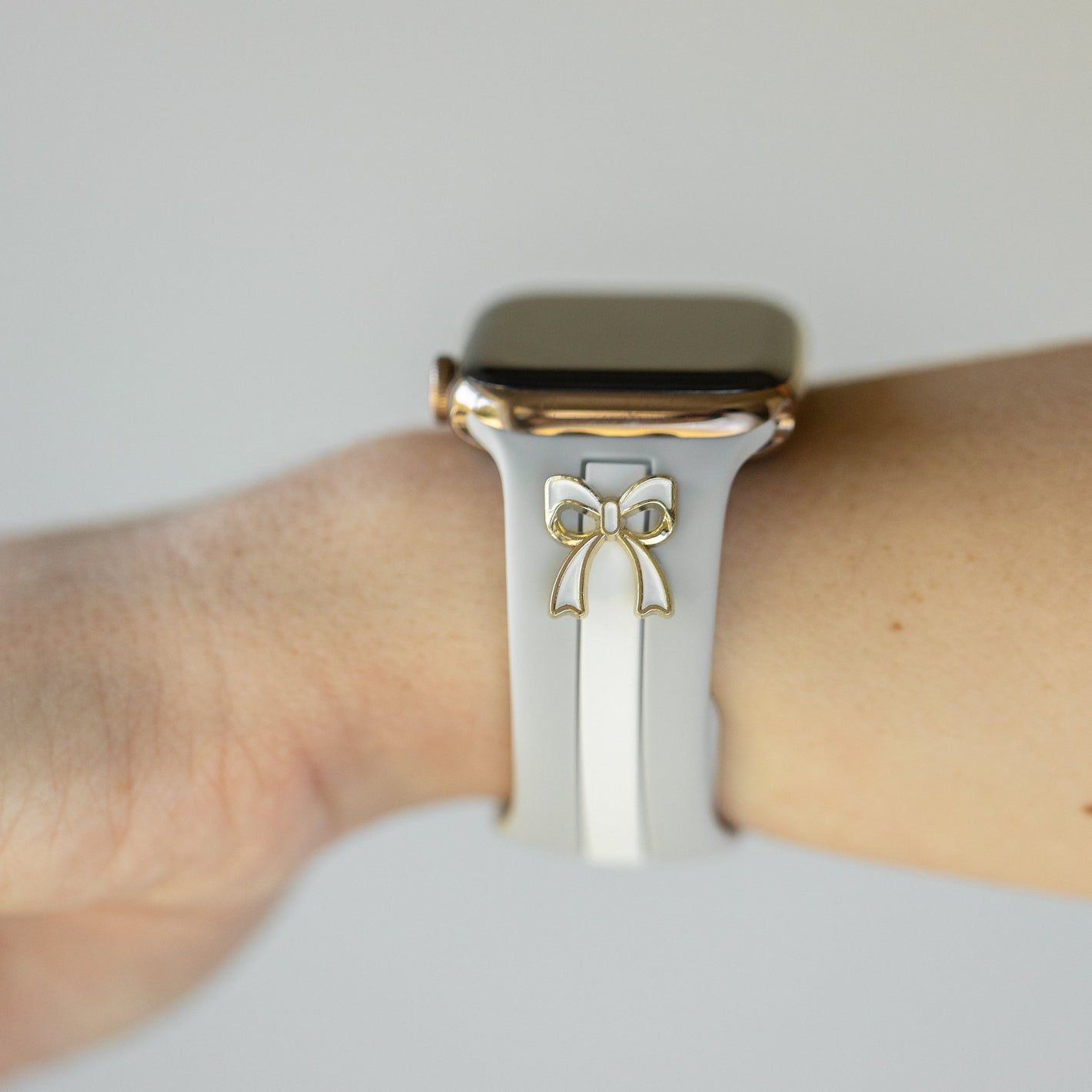 The It Girl Gray and White Smart Watch Band