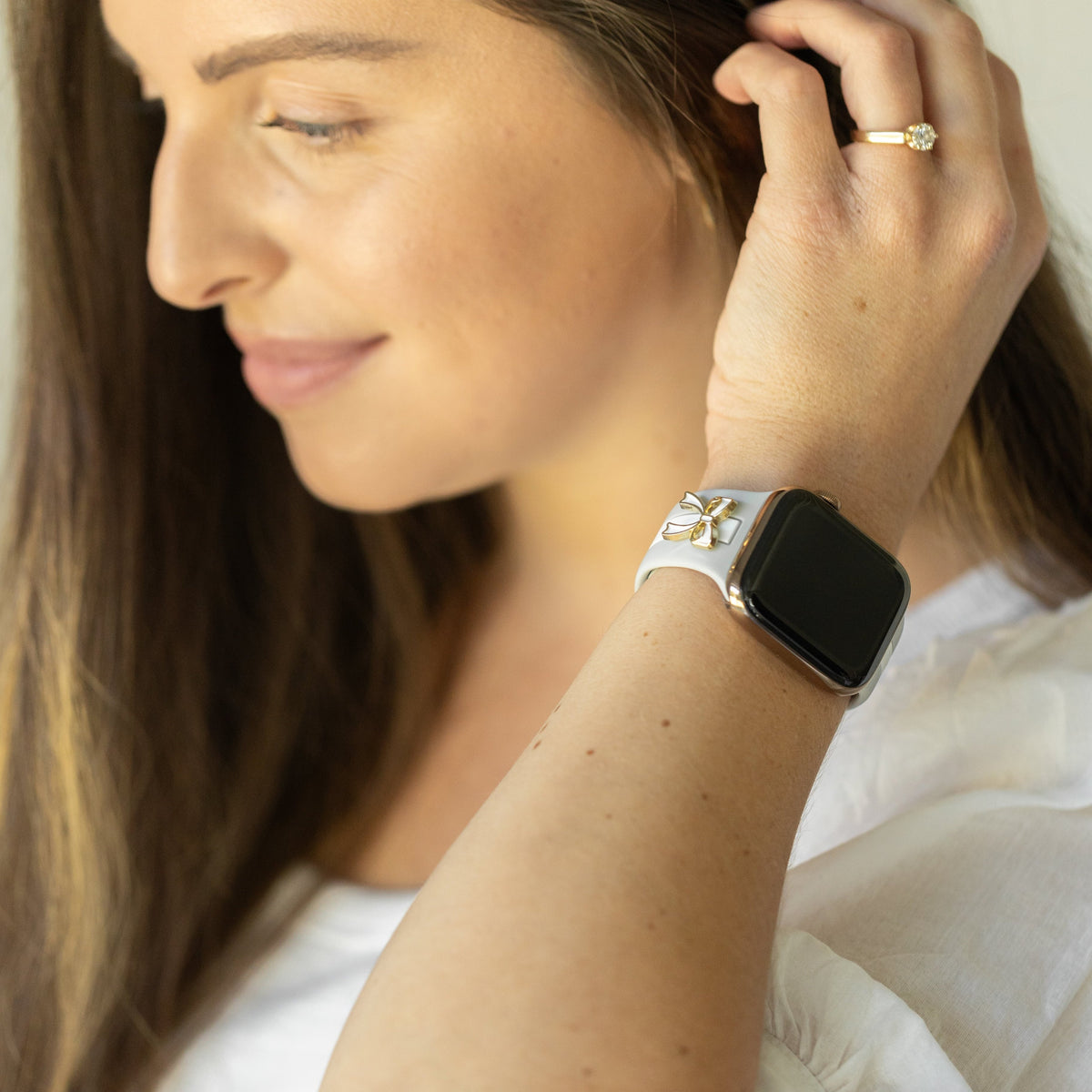 The It Girl Gray and White Smart Watch Band