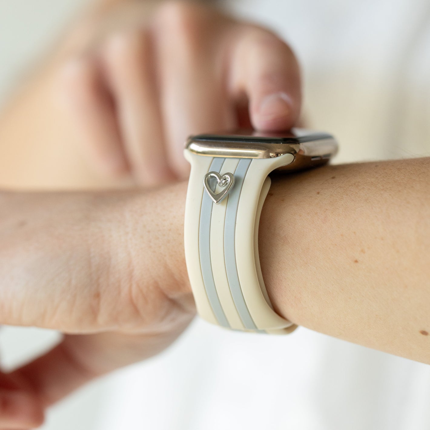 Heart to Love ♡ Ivory & Gray Smart Watch Band