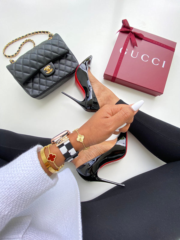 Customer wearing the Downtown Black & White smart watch band
