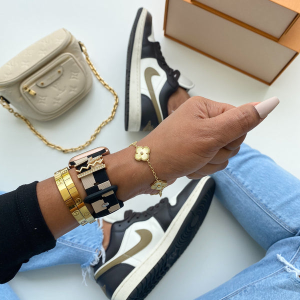 Customer wearing the Downtown Nude & Black smart watch band
